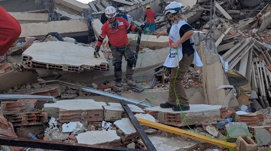 El sismo en Colombia deja 182 víctimas mientras continúan las labores de rescate